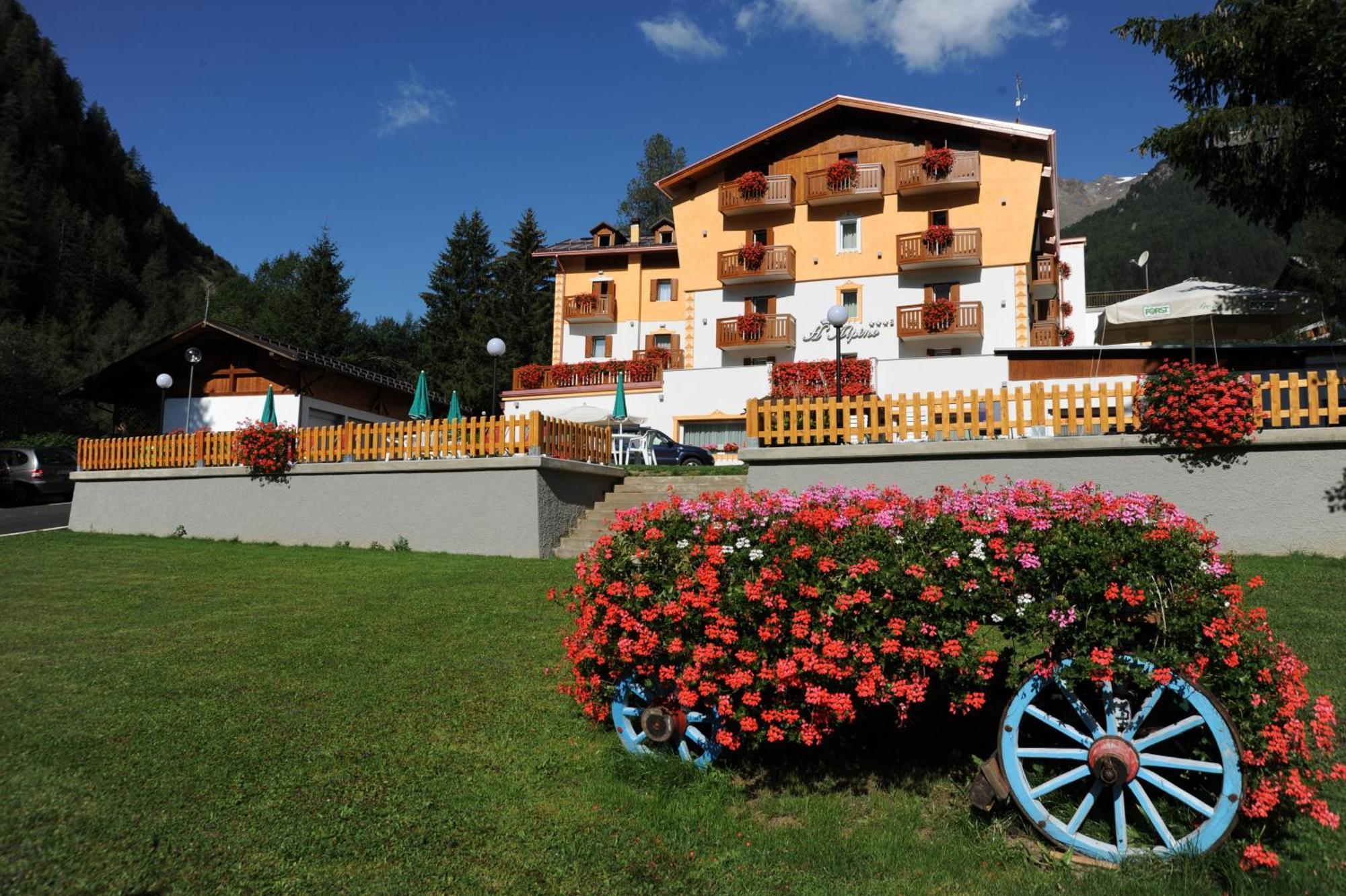 Hotel Alpino Wellness & Spa Пейо-Фонті Екстер'єр фото